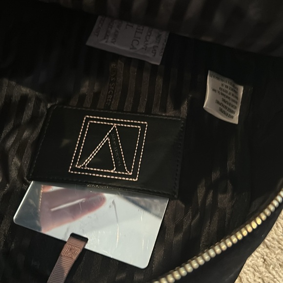 VICTORIAS SECRET Quilted Velvet Mini backpack mirror inside - Picture 6 of 8